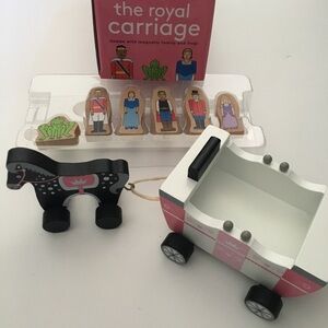 NEW Wooden Royal Carriage Toy Set with Magnetic Family and Frog Ages 3+
